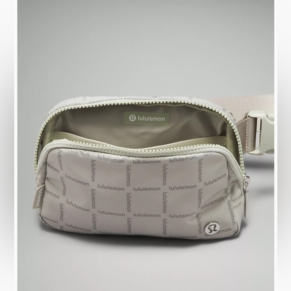 Lululemon Everywhere Belt Bag 1L - Wordmark Grid Mini Raw Linen - Picture 4 of 8